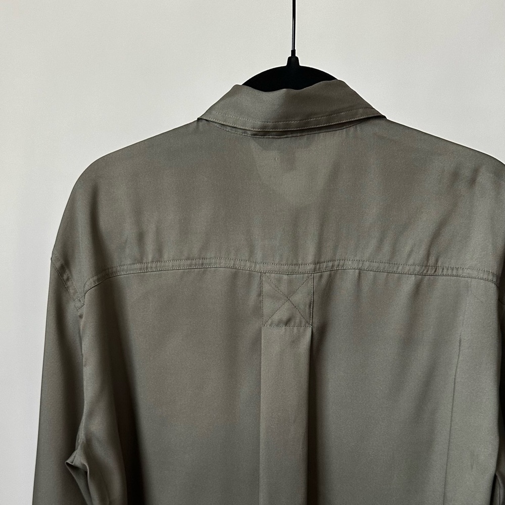 BANANA REPUBLIC DOUBLE POCKET SATIN SHIRT UTILITY STYLE in Green Size-Medium - Picture 7 of 10
